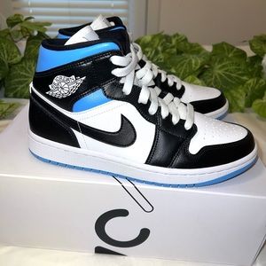 Air Jordan 1 Mid University Blue